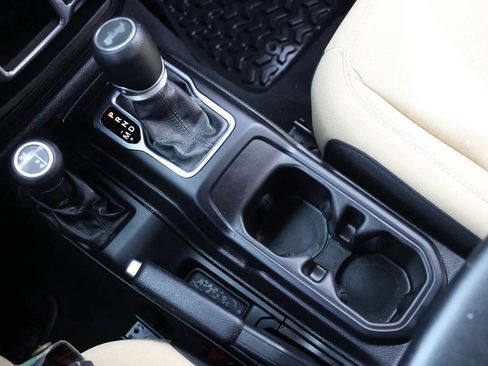 Used 2020 Jeep Wrangler Sport AWD/4WD image 21