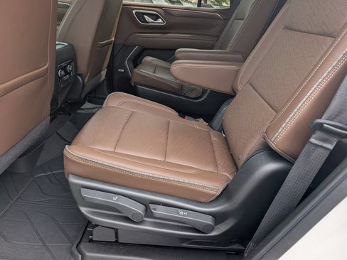 Used 2021 Chevrolet Tahoe High Country w/ Premium Package RWD image 13