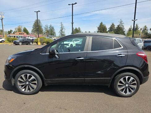 Used 2022 Buick Encore Preferred AWD/4WD image 3