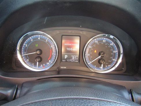 Used 2018 Toyota Corolla LE image 15