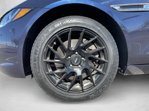 Used 2018 Jaguar XE Premium AWD/4WD image 24