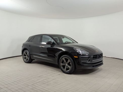 Certified 2026 Porsche Macan AWD/4WD image 7