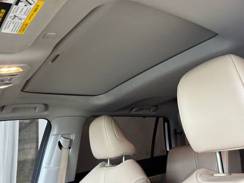 Used 2021 Toyota Highlander XLE image 19