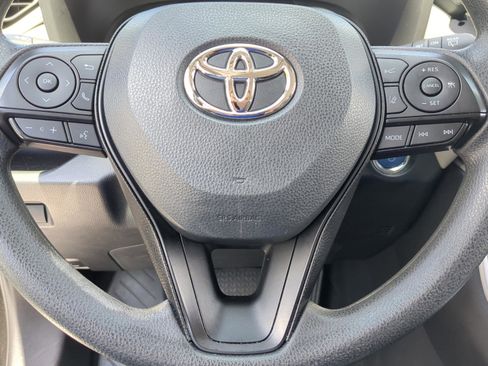 Used 2022 Toyota RAV4 XLE AWD/4WD image 16