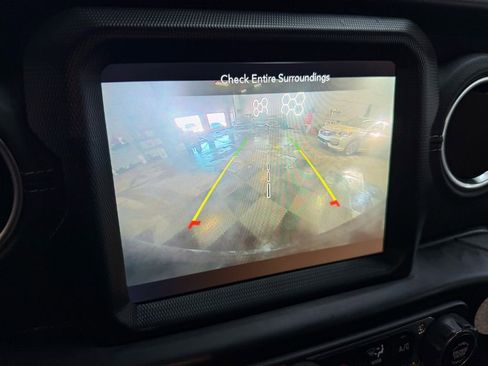 Used 2023 Jeep Wrangler Unlimited Sahara w/ Cold Weather Group image 33