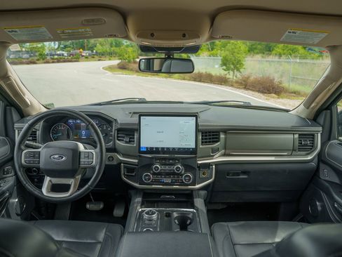 Used 2024 Ford Expedition XLT AWD/4WD image 25