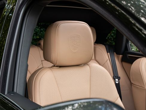 Used 2025 Porsche Macan image 31