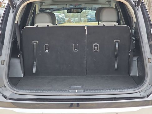 Used 2024 Kia Telluride EX w/ EX Captain's Chair Package FWD image 15