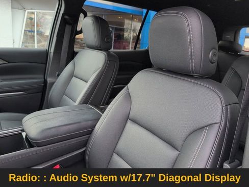 Used 2025 Chevrolet Traverse LT image 13