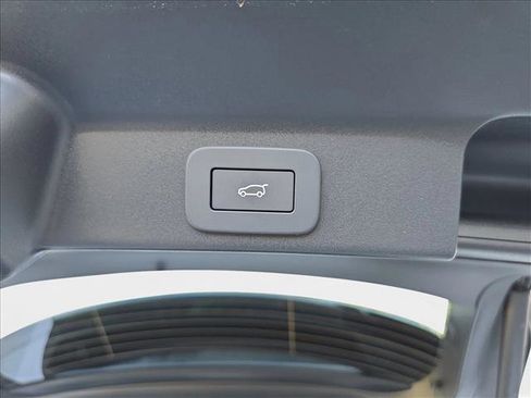 New 2026 Jaguar F-PACE R-Dynamic S image 10