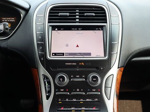 Used 2019 Lincoln Nautilus Select AWD/4WD image 7