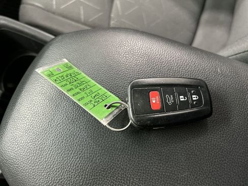 Used 2022 Toyota RAV4 XLE w/ Convenience Package image 12