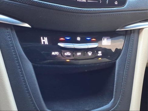 Used 2017 Cadillac XT5 FWD image 19