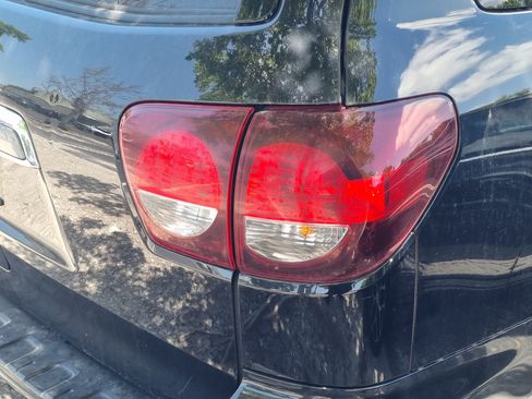 Used 2018 Toyota Sequoia Platinum AWD/4WD image 10
