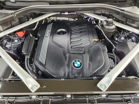 Used 2022 BMW X5 xDrive40i w/ M Sport Package image 32