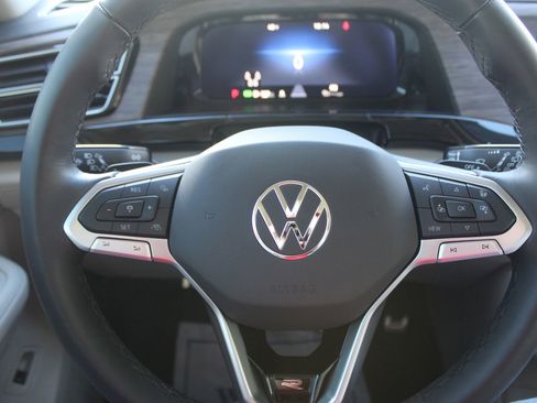 Used 2025 Volkswagen Atlas SEL Premium R-Line image 25