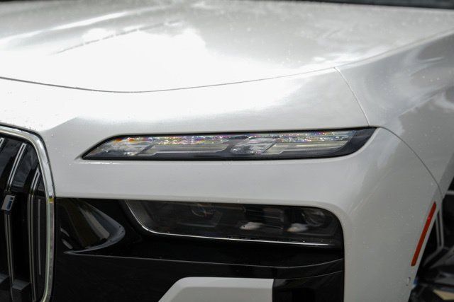 Used 2024 BMW i7 xDrive60 AWD/4WD image 4