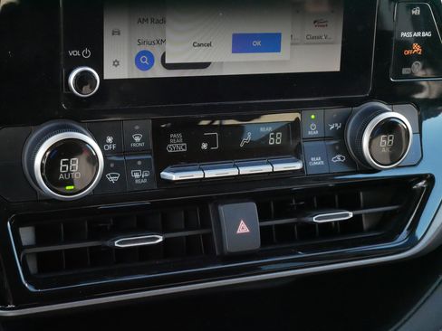 Used 2024 Toyota Highlander LE image 23