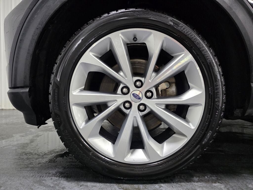 Used 2023 Ford Explorer Platinum AWD/4WD image 5