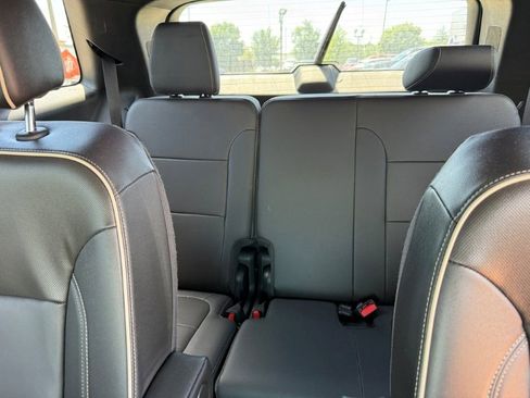 Used 2023 Chevrolet Traverse Premier AWD/4WD image 19