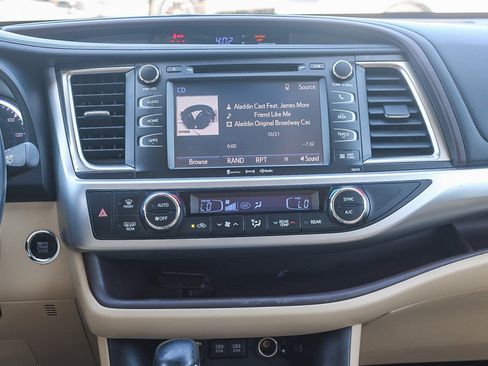 Used 2017 Toyota Highlander XLE w/ Carpet Mat Package FWD image 14