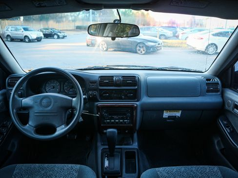 Used 2002 Isuzu Rodeo LS image 27