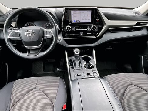 Used 2023 Toyota Highlander LE FWD image 15