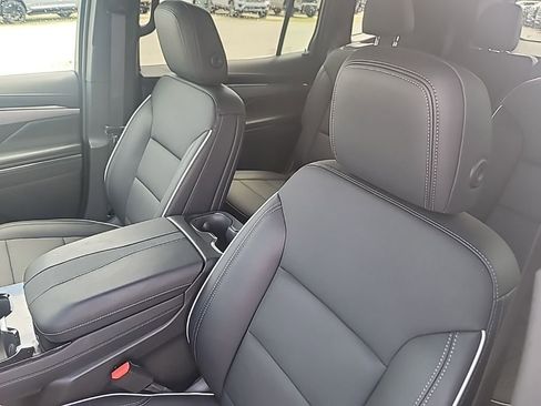 Used 2025 Buick Enclave Preferred image 9