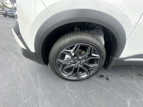 New 2025 Nissan Kicks SR image 17
