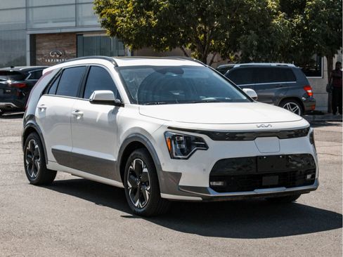 Used 2023 Kia Niro Wave FWD image 3