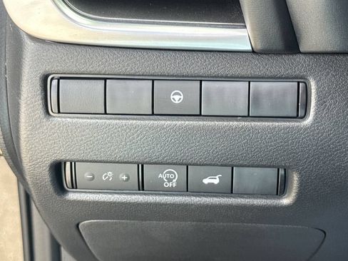 Used 2026 Nissan Rogue SV AWD/4WD image 16