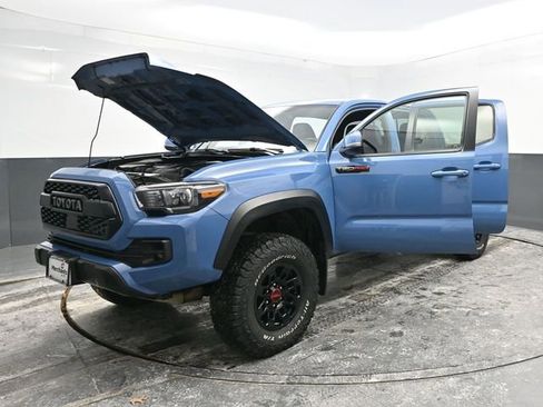 Used 2018 Toyota Tacoma SR image 42