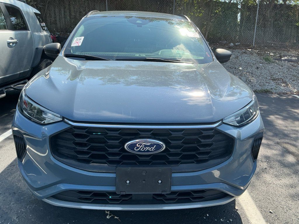 Used 2024 Ford Escape ST-Line w/ Tech Pack #1 FWD image 10