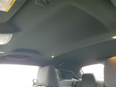 Used 2019 Dodge Challenger SXT image 21