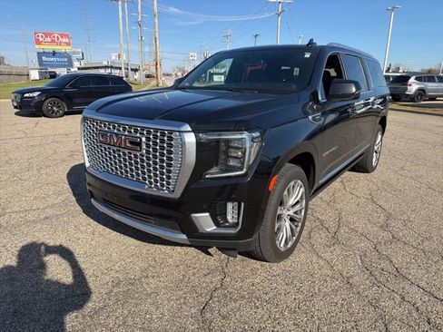 Used 2022 GMC Yukon XL Denali image 3