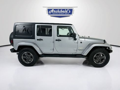 Used 2013 Jeep Wrangler Unlimited Sahara w/ Connectivity Group AWD/4WD image 9