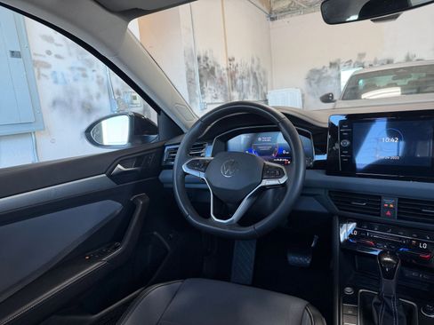 Used 2025 Volkswagen Jetta SE image 33