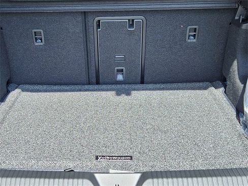 New 2025 Volkswagen Tiguan SE R-Line image 30