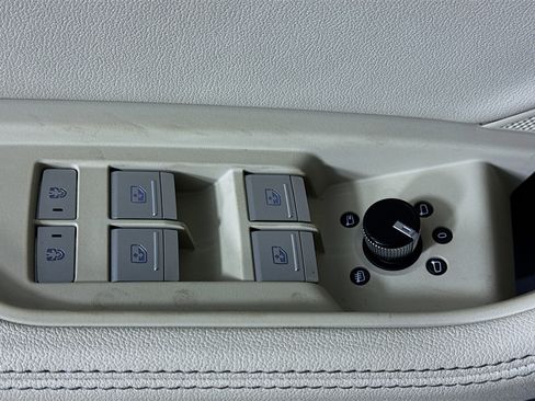 Used 2024 Audi Q8 e-tron Premium Plus w/ Premium Plus Package image 24