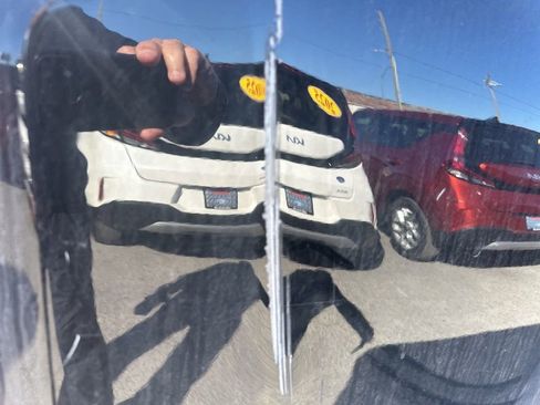 Used 2022 Chevrolet Silverado 2500 Custom w/ Custom Value Package image 4