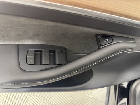 Used 2023 Tesla Model Y Long Range image 6