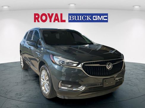 Used 2018 Buick Enclave Premium image 3