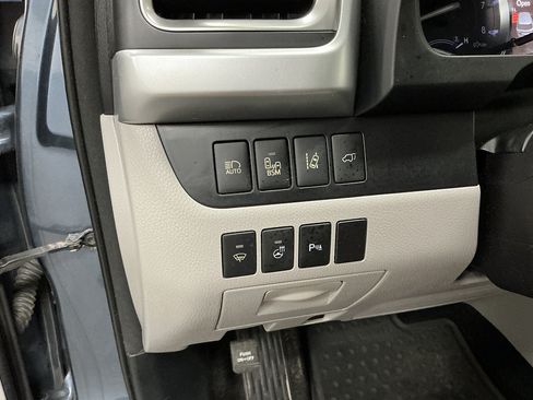 Used 2015 Toyota Highlander Limited Platinum AWD/4WD image 11