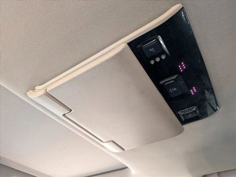 Used 2019 GMC Yukon XL SLT w/ Open Road Package image 16