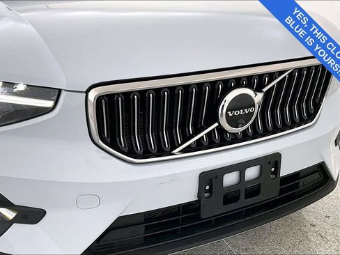 Certified 2025 Volvo XC40 B5 Plus image 37