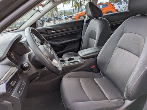 Used 2025 Nissan Altima 2.5 SV image 12