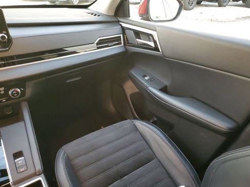 Used 2024 Mitsubishi Outlander SE image 14