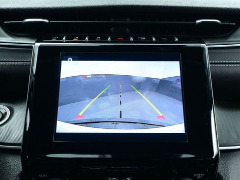 Used 2024 Jeep Grand Cherokee Laredo X image 20