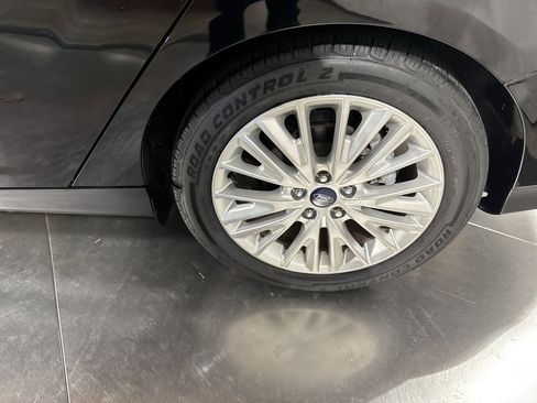 Used 2016 Ford Focus Titanium image 12