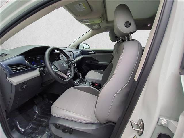 Used 2022 Volkswagen Taos SE FWD image 16